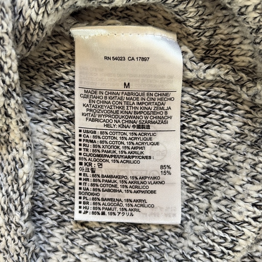 Banana Republic Italian Yarn Sweater Long Sleeve Boat Neck Gray Cream Medium - Picture 8 of 9